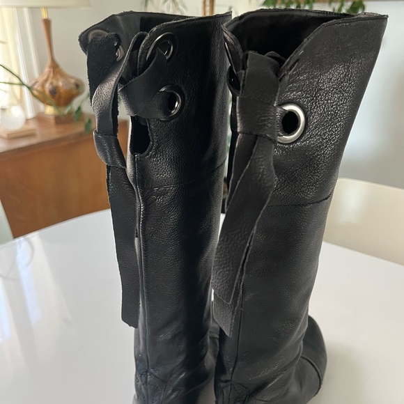 Le chateau soft leather boot with lace up back size 6 - Picture 2 of 5